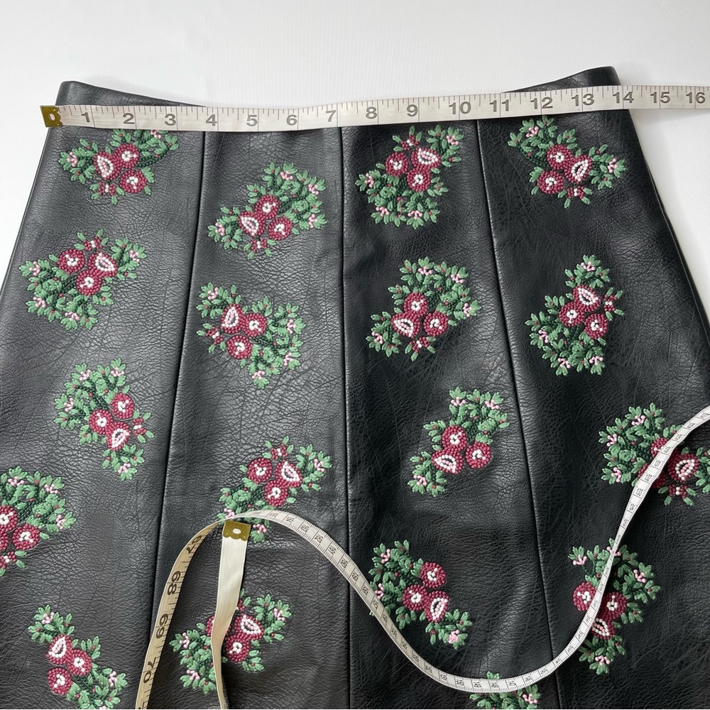 Club Monaco Faux Leather Skirt Black A-Line Floral Print, Size 4 - Picture 12 of 13